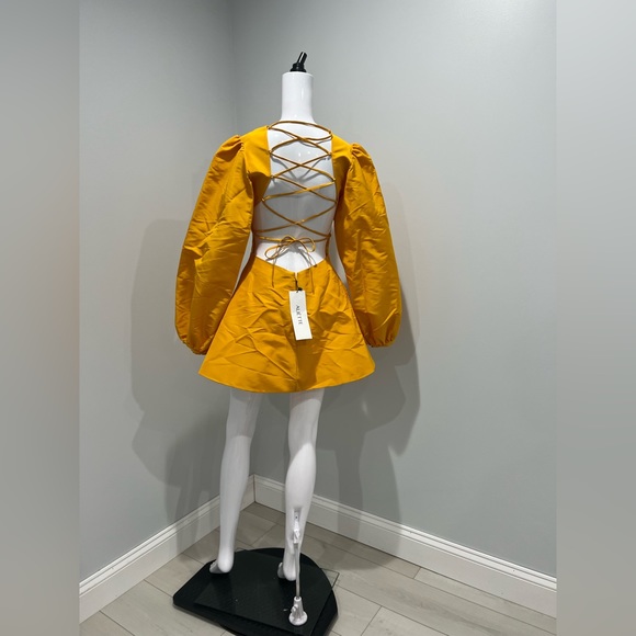 $1995 Aliétte
Lace-Up Back Silk Faille Minidress size 4 - Picture 8 of 10